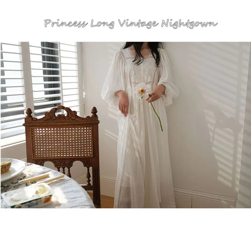 Chemise de Nuit en Dentelle Manches Longues Vintage