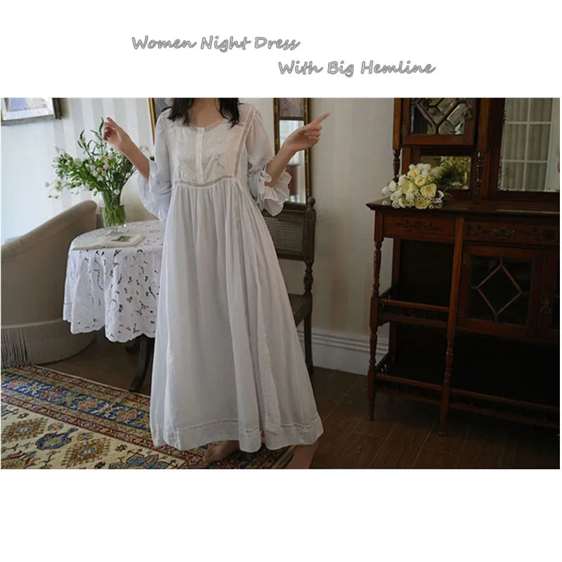 Chemise de Nuit en Dentelle Manches Longues Vintage
