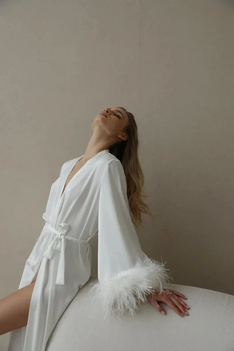 Robe en Satin à Plumes