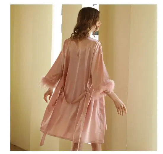 Kimono en Satin à Plumes de Mariage