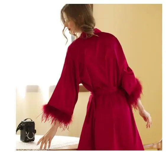 Kimono en Satin à Plumes de Mariage
