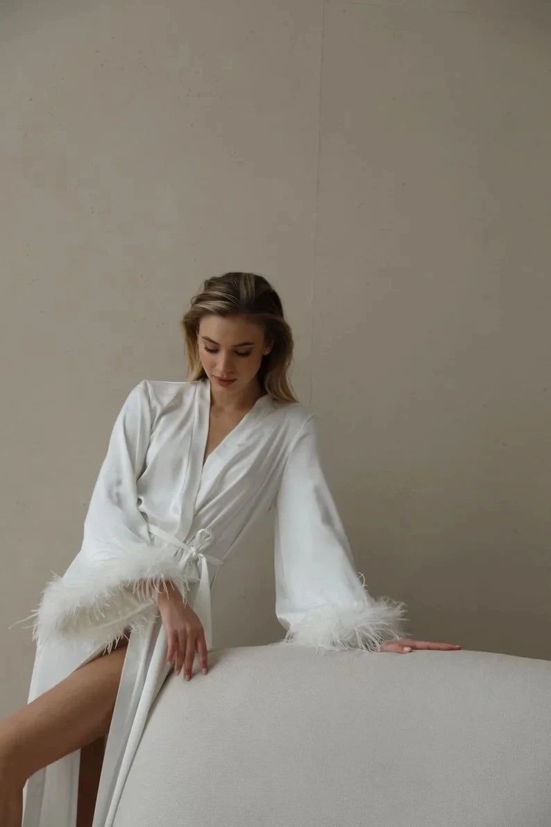 Robe en Satin à Plumes